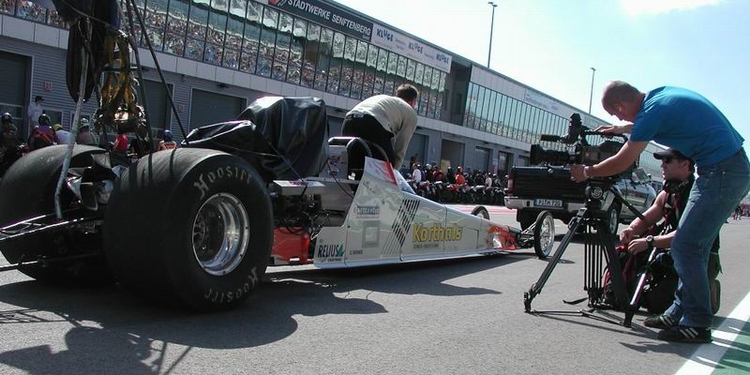 111 Teilnehmer sichern sich den Motorradreifen BurnOut Weltrekord