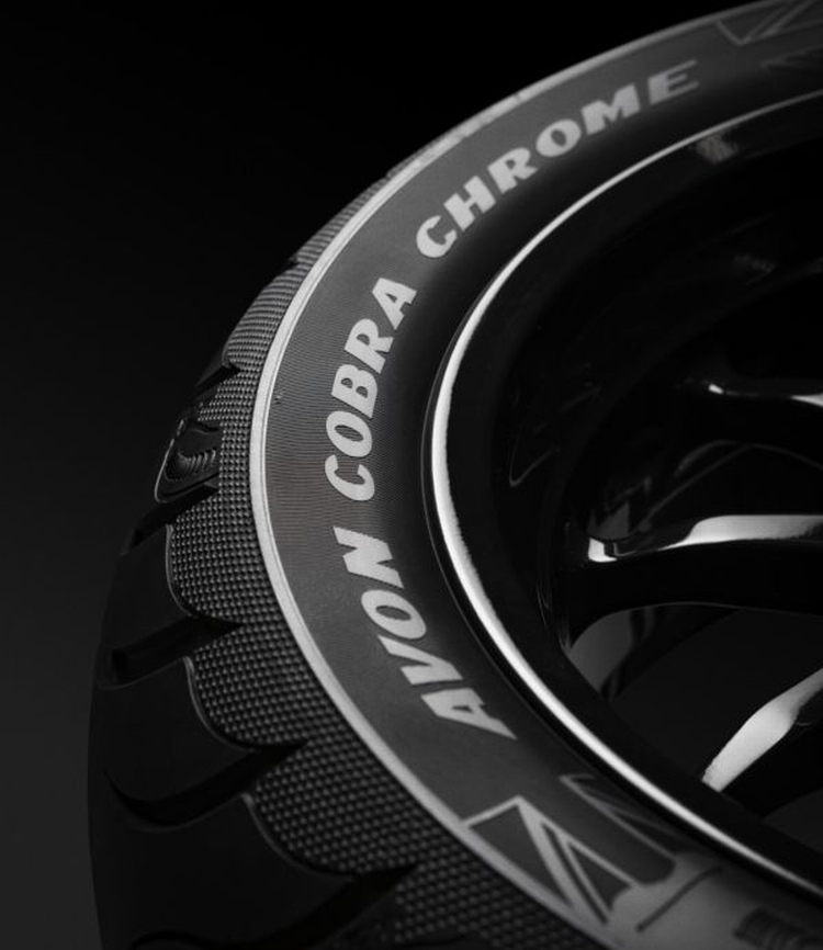 Il Ritorno dei Leggendari Fianchi Bianchi: Rinnovo Totale della Gamma Avon Cobra Chrome