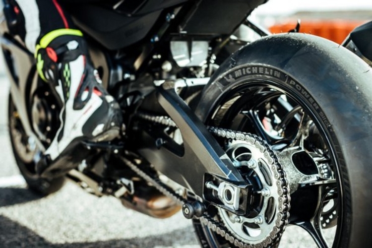 Το νέο MICHELIN POWER SLICK 2