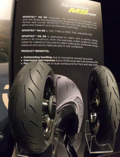 Η METZELER SPORTEC M9 RR παρουσιάστηκε στη Νύχτα οδικών αγώνων